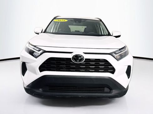 Used 2025 Toyota RAV4 XLE AWD/4WD image 2