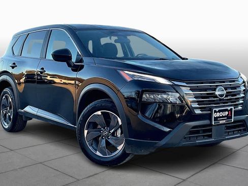 Used 2024 Nissan Rogue SV image 3