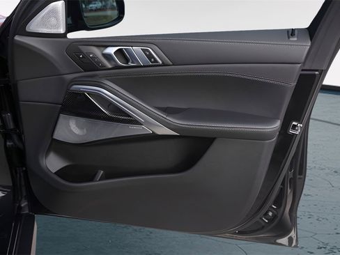 Used 2026 BMW X6 M Competition w/ Executive Package image 33