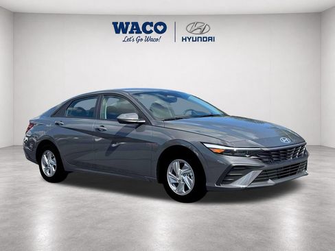 Used 2026 Hyundai Elantra SE FWD image 10