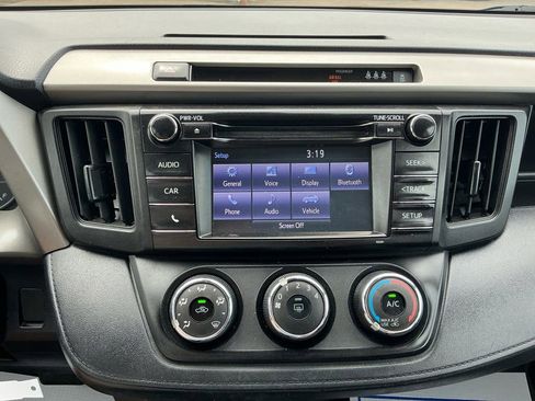 Used 2018 Toyota RAV4 LE FWD image 26