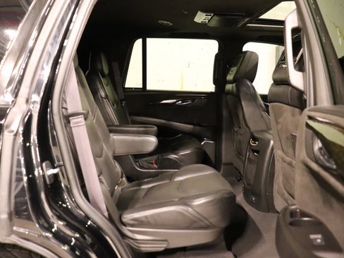 Used 2015 Cadillac Escalade Platinum image 21
