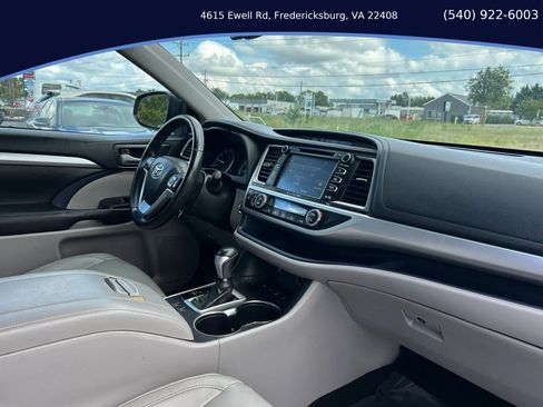 Used 2016 Toyota Highlander XLE AWD/4WD image 16