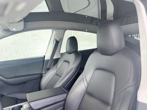 Used 2021 Tesla Model Y Long Range image 15
