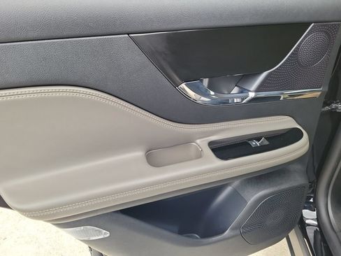 Used 2024 Lincoln Corsair FWD image 11