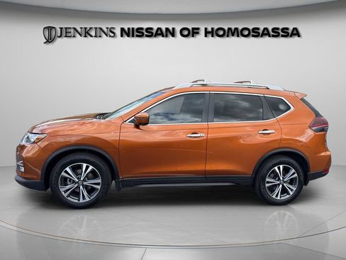 Certified 2019 Nissan Rogue SV w/ Premium Package image 9
