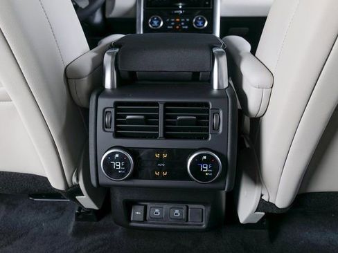 New 2026 Land Rover Discovery Dynamic SE image 23