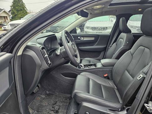 Certified 2024 Volvo XC40 B5 Plus w/ Climate Package image 23