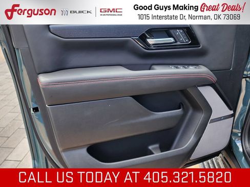 New 2026 GMC Yukon AT4 Ultimate AWD/4WD image 12