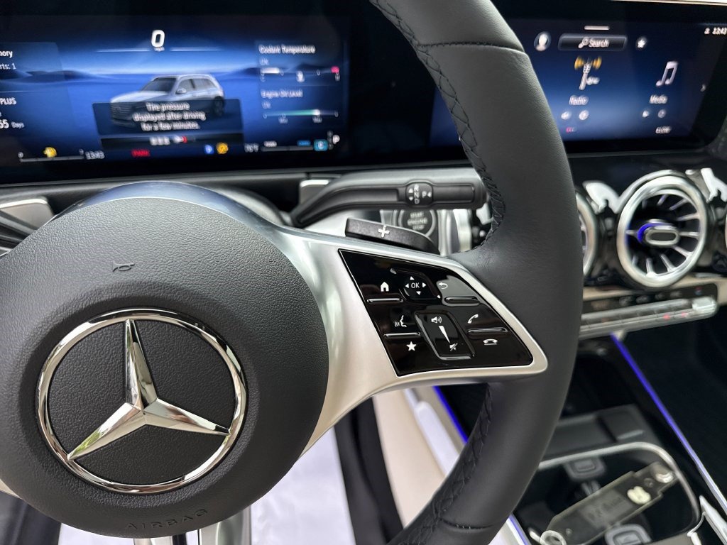 Certified 2025 Mercedes-Benz GLB 250 image 27