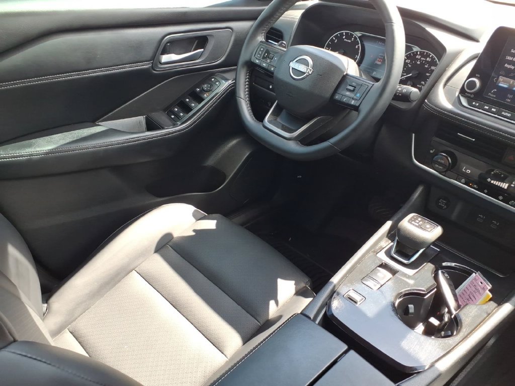 Used 2025 Nissan Rogue SV w/ SV Premium Package FWD image 9