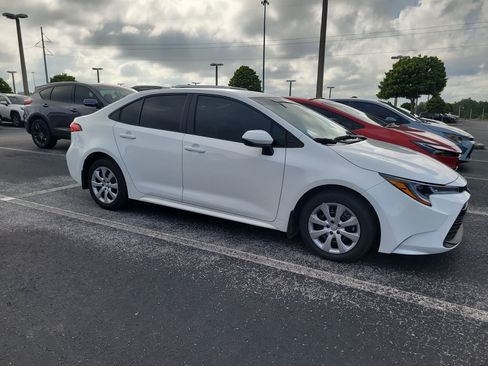 Used 2026 Toyota Corolla LE FWD image 8