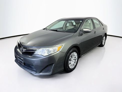 Used 2012 Toyota Camry LE FWD image 3