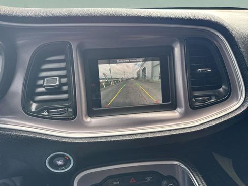 Used 2019 Dodge Challenger SXT image 13