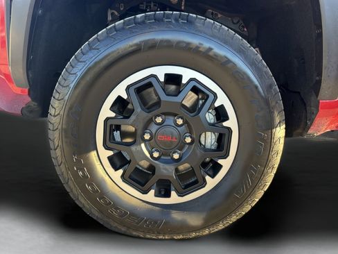 Used 2024 Toyota Tacoma TRD Off-Road image 33