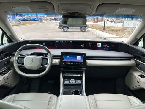 Used 2024 Lincoln Nautilus Premier w/ Equipment Group 102A image 12