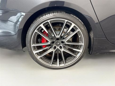 Used 2021 Maserati Quattroporte Trofeo image 32