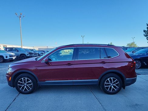 Used 2021 Volkswagen Tiguan SE w/ Panoramic Sunroof Package AWD/4WD image 2