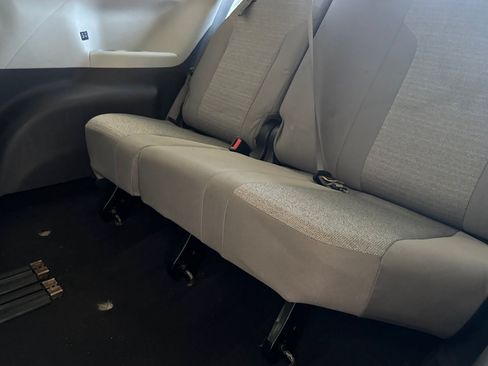 Used 2022 Toyota Sienna LE FWD image 34