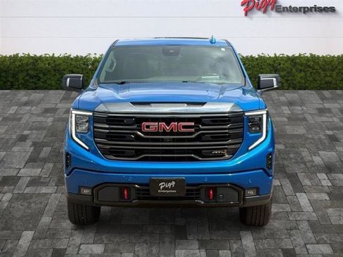 Used 2023 GMC Sierra 1500 AT4 w/ AT4 Premium Package AWD/4WD image 5