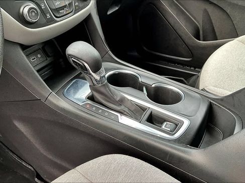 Used 2024 Chevrolet Equinox LS FWD image 17