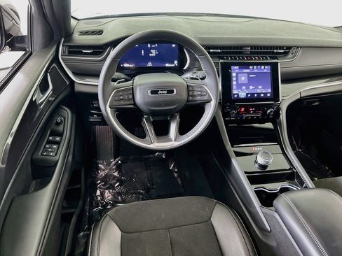 Used 2023 Jeep Grand Cherokee Altitude AWD/4WD image 23