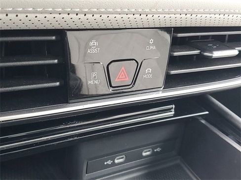 Used 2024 Volkswagen Atlas Cross Sport SEL Premium R-Line image 28