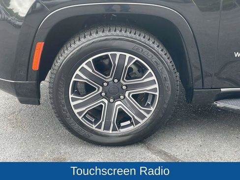 Certified 2024 Jeep Wagoneer Series II w/ Flexible Seating Group AWD/4WD image 13