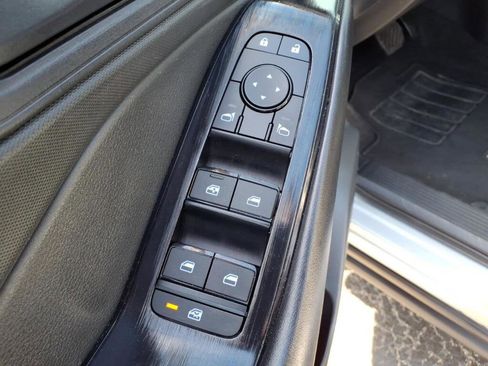 Used 2024 Nissan Rogue S AWD/4WD image 19