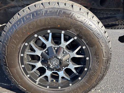 Used 2014 GMC Sierra 2500 SLE w/ Suspension Package, Off-Road image 11