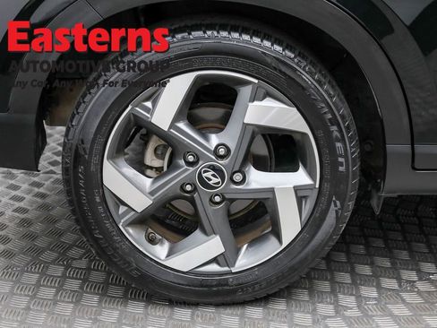 Used 2022 Hyundai Venue SEL image 30