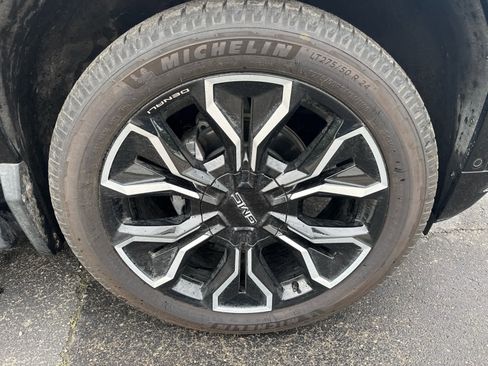 Used 2025 GMC Sierra EV Denali AWD/4WD image 9