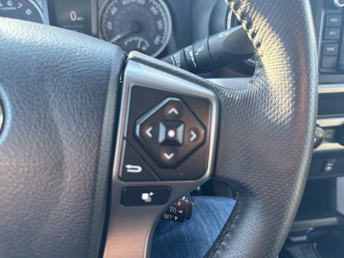 Used 2017 Toyota Tacoma SR5 w/ SR5 Appearance Package (SM) image 20