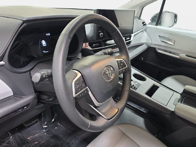 Certified 2026 Toyota Sienna XLE FWD image 12