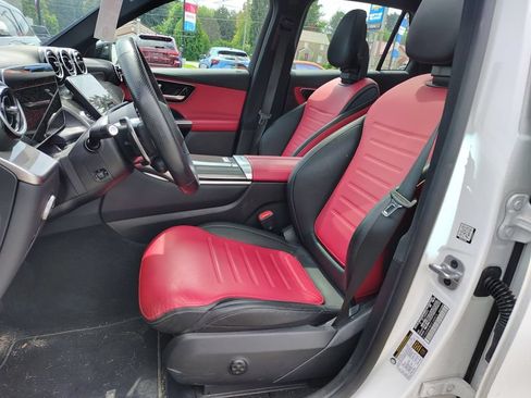 Used 2025 Mercedes-Benz GLC 43 AMG 4MATIC image 9