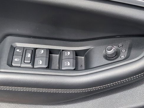 Used 2024 Jeep Grand Cherokee L Limited w/ Luxury Tech Group II image 11