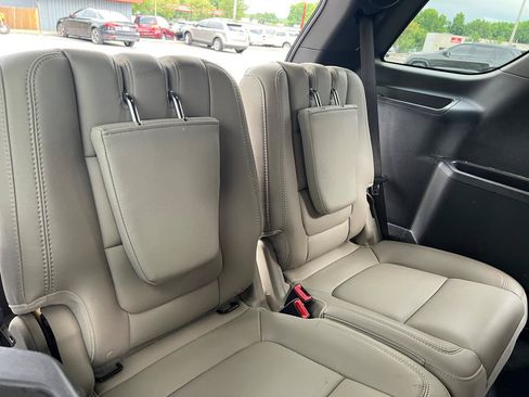 Used 2013 Ford Explorer Limited FWD image 25