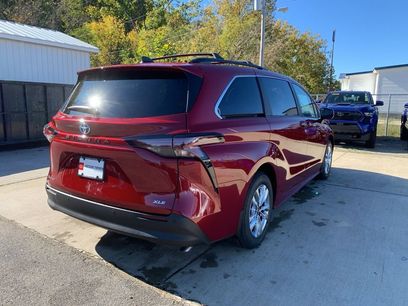 New 2025 Toyota Sienna XLE