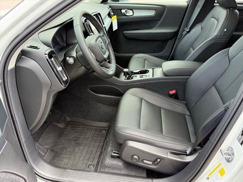 New 2026 Volvo XC40 B4 Core w/ Protection Package Premier FWD image 9