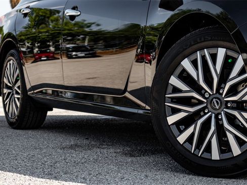 New 2024 Nissan Altima 2.5 SV image 2