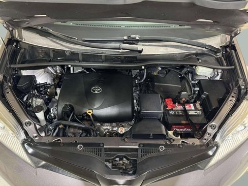 Used 2020 Toyota Sienna L image 29