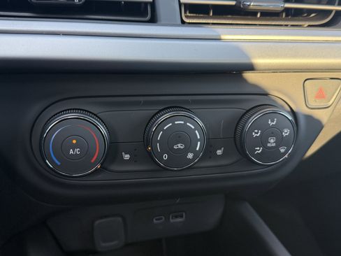 New 2026 Chevrolet Trax RS w/ Sunroof Package image 17