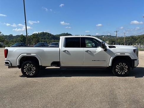 Used 2025 GMC Sierra 3500 Denali Ultimate AWD/4WD image 5