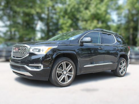 Used 2019 GMC Acadia Denali w/ Technology Package FWD image 3