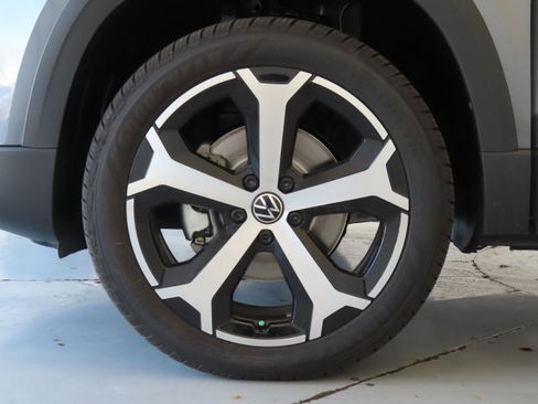 New 2026 Volkswagen Taos SEL AWD/4WD image 29
