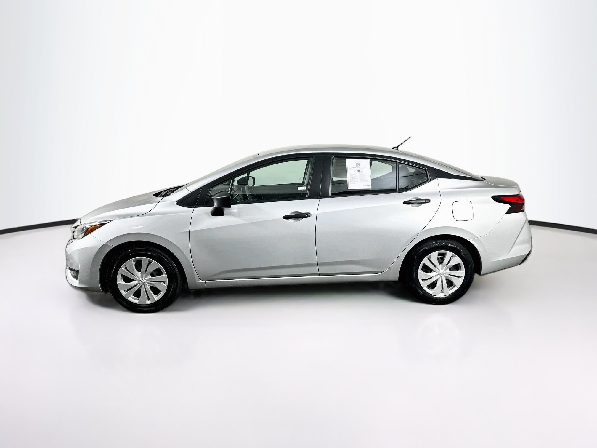 Used 2025 Nissan Versa S FWD image 4