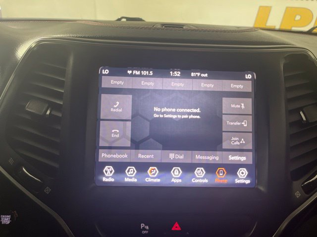 Used 2019 Jeep Cherokee Trailhawk w/ Comfort/Convenience Group AWD/4WD image 31