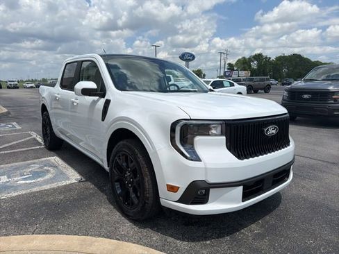 Used 2025 Ford Maverick Lobo AWD/4WD image 3