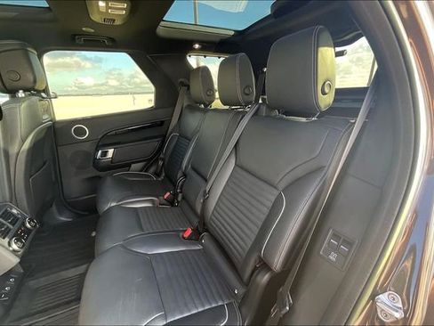 Used 2023 Land Rover Discovery Metropolitan Edition image 26