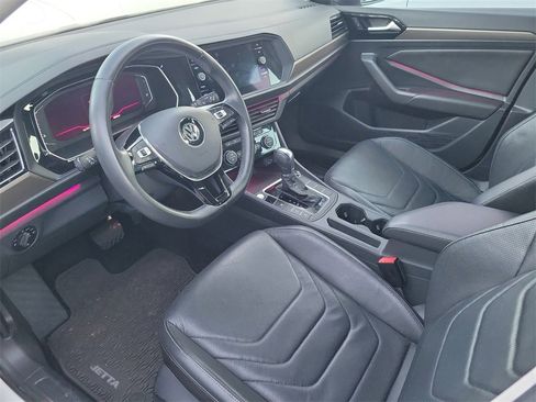 Certified 2019 Volkswagen Jetta SEL Premium image 4